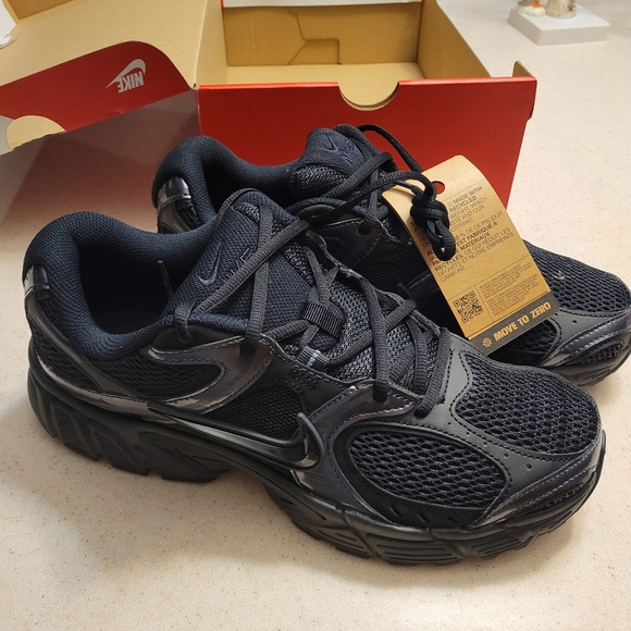 NWT Nike V5 RNR BLACK SZ 10/11.5
